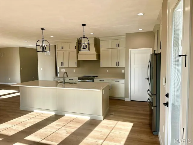 $537,500 | 125 Gladwyn Drive, Millstadt, IL 62260