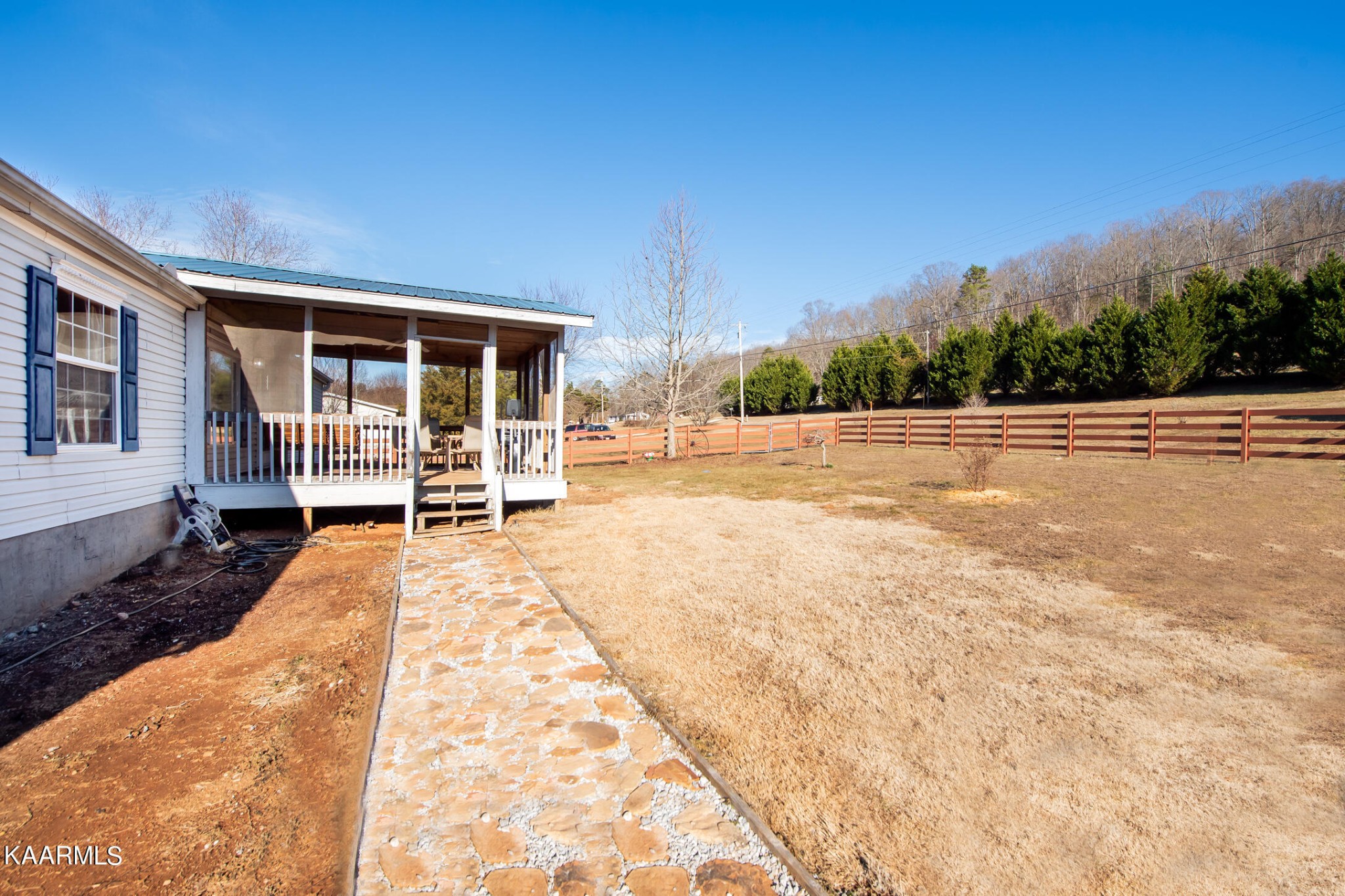 2382 River Road Kingston, TN 37763 - Photo 14 of 60 a view of a house with backyard and sitting area