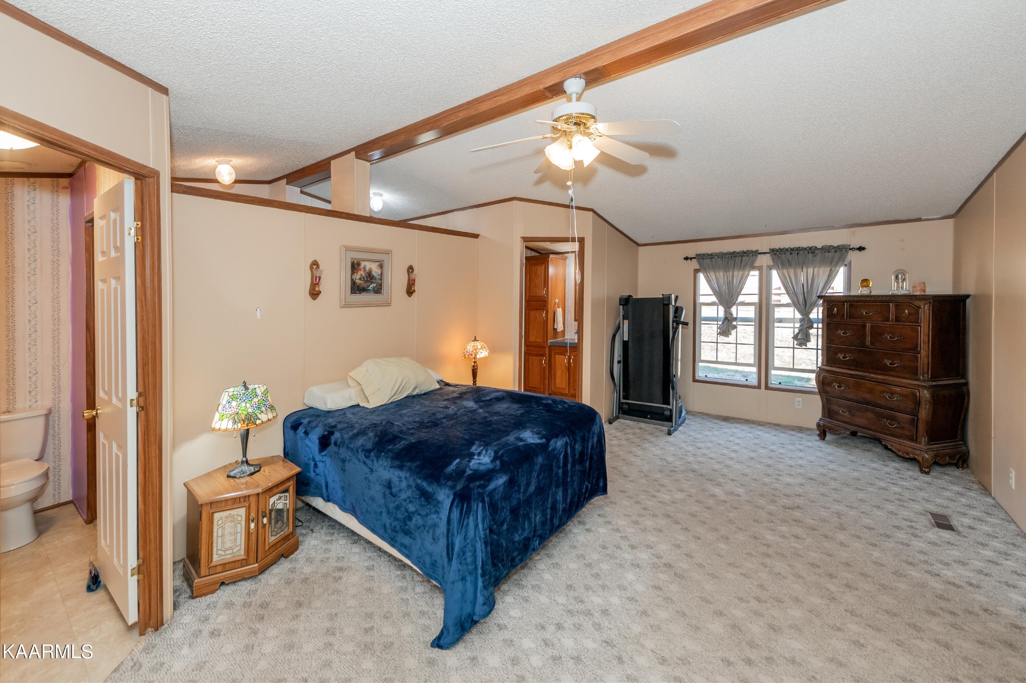 2382 River Road Kingston, TN 37763 - Photo 45 of 60 a spacious bedroom with a bed and a television