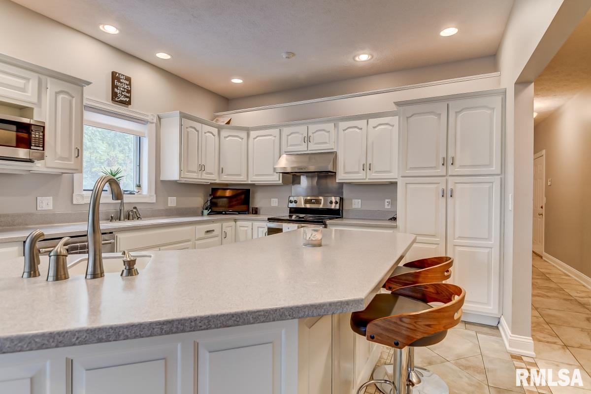 4916 Blackwolf Road Springfield, IL 62711 - Photo 13 of 50 Gallery Image 13