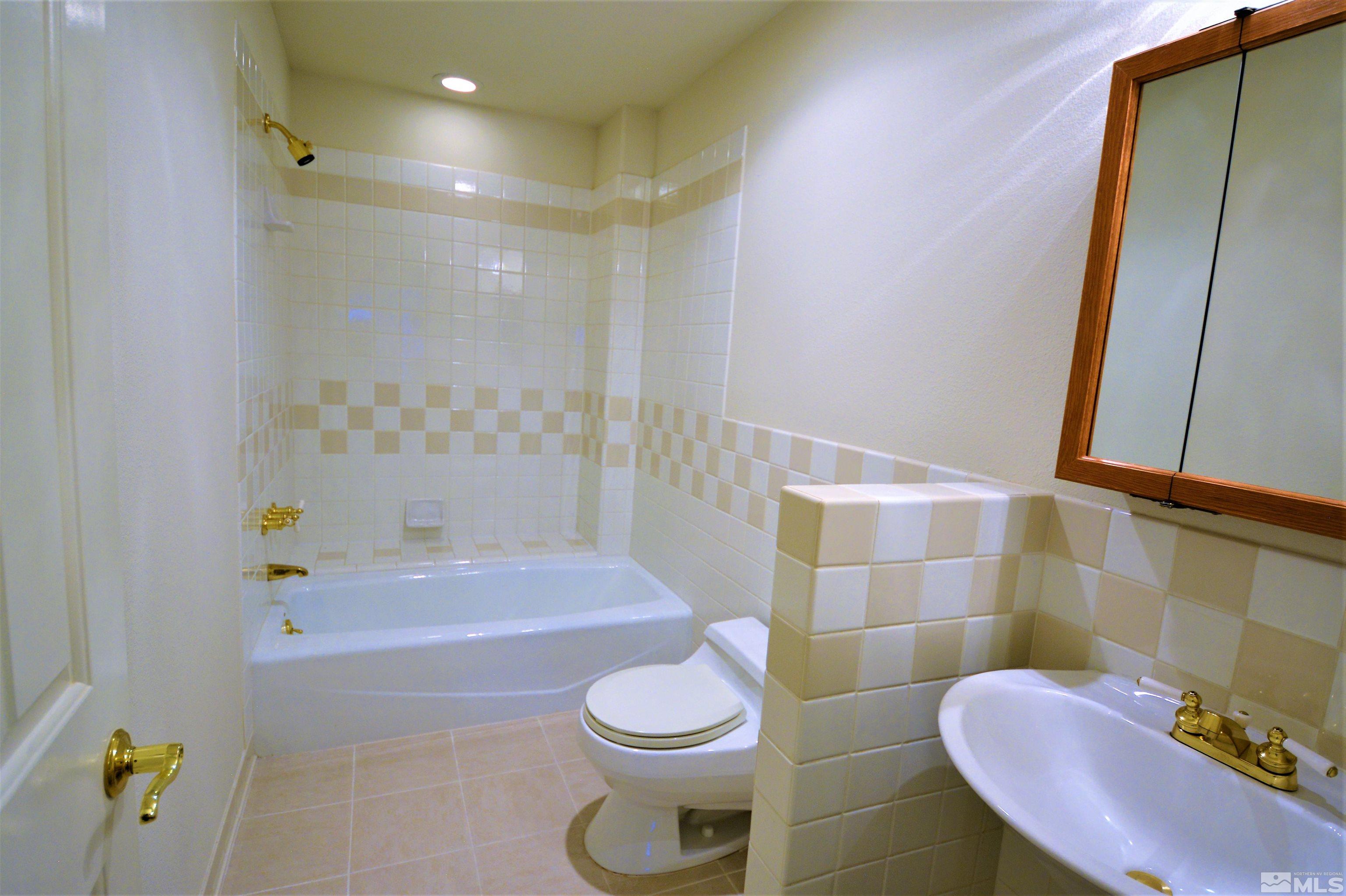 545 Skyline Boulevard Reno, NV 89509 - Photo 18 of 39 a bathroom with a sink a toilet and shower