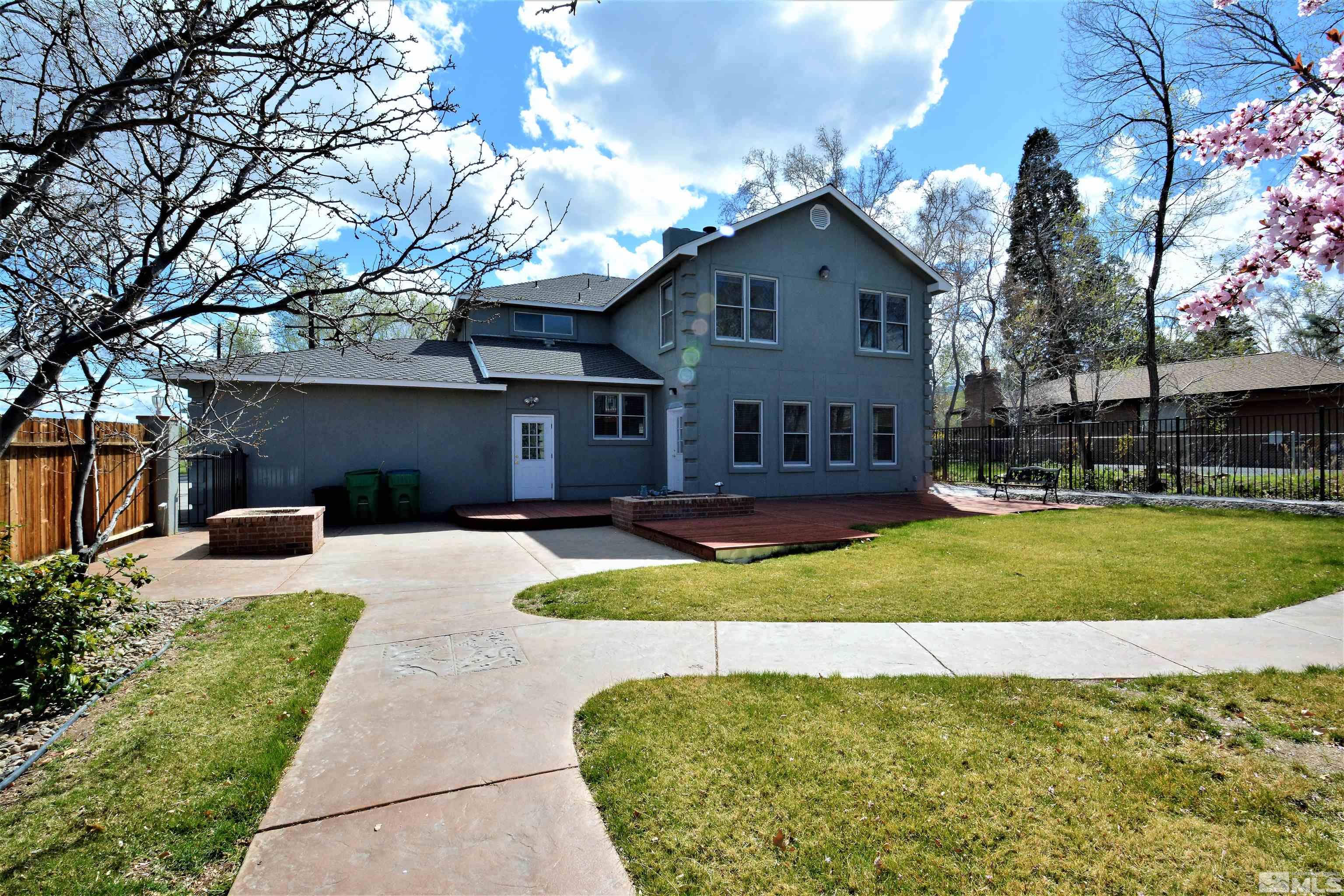 545 Skyline Boulevard Reno, NV 89509 - Photo 34 of 39 a front view of a house with a yard