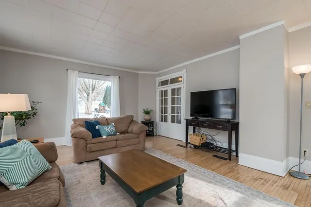 $185,000 | 302 East Humphrey Street, Lake Crystal, MN 56055