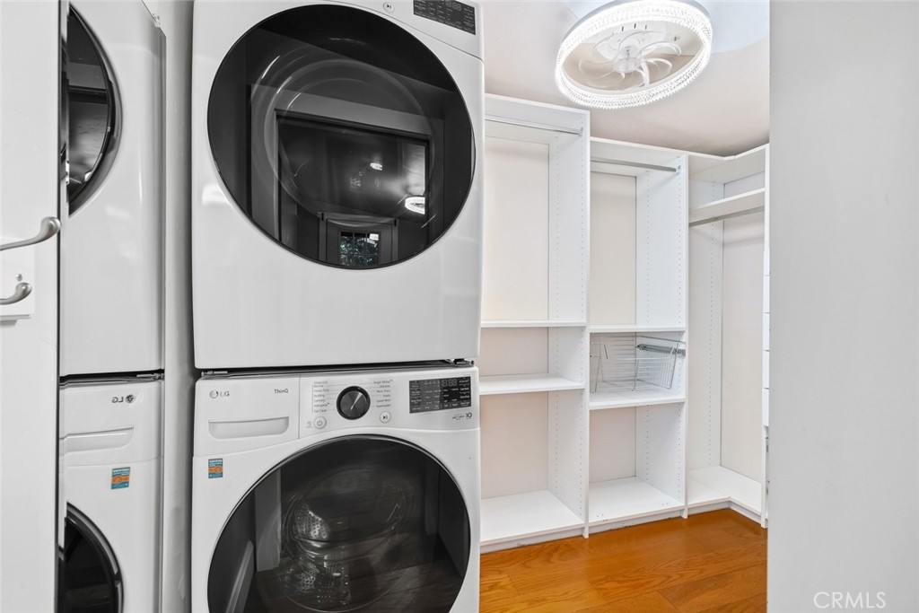 273 Pacific Avenue Paso Robles, CA 93446 - Photo 18 of 32 a view of washer and dryer in a utility room