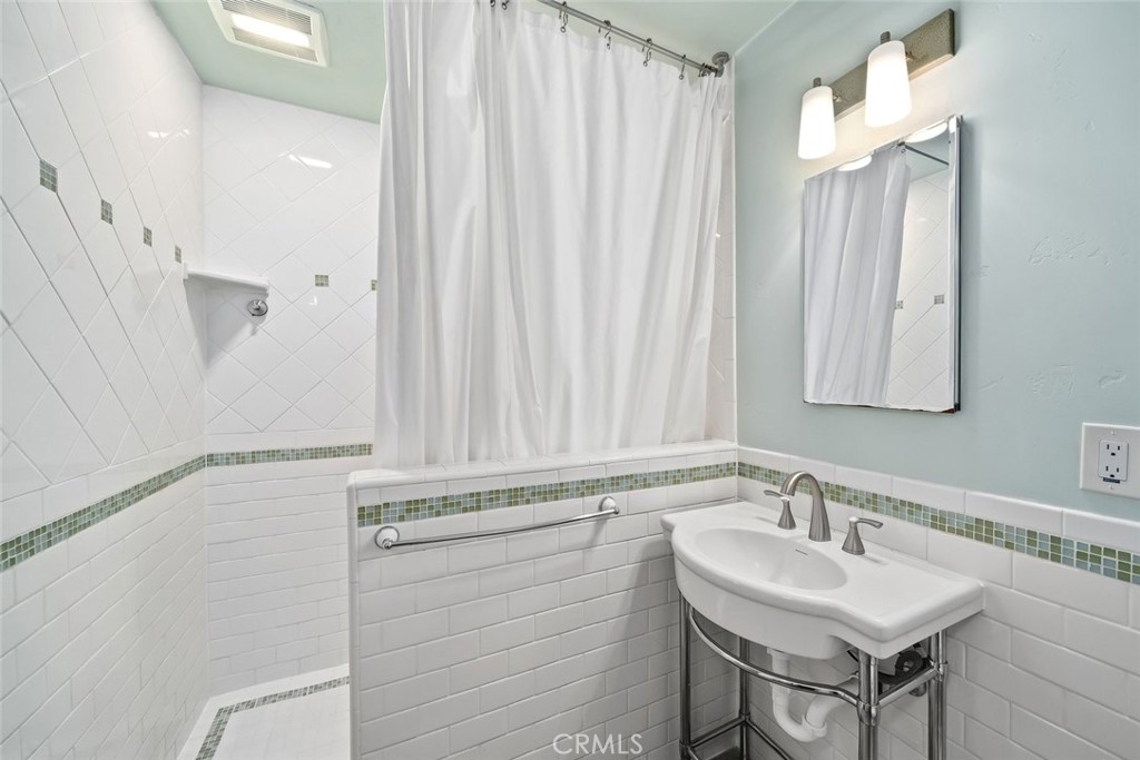 273 Pacific Avenue Paso Robles, CA 93446 - Photo 20 of 32 a bathroom with a sink and a mirror
