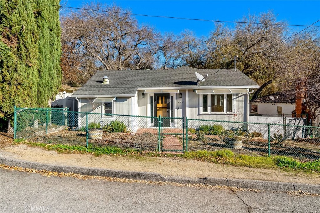 273 Pacific Avenue Paso Robles, CA 93446 - Photo 2 of 32 a front view of a house with a garden