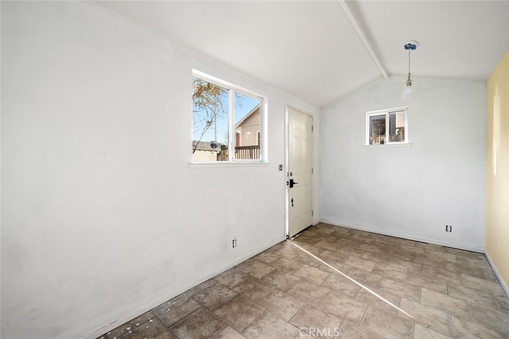 273 Pacific Avenue Paso Robles, CA 93446 - Photo 22 of 32 an empty room with windows
