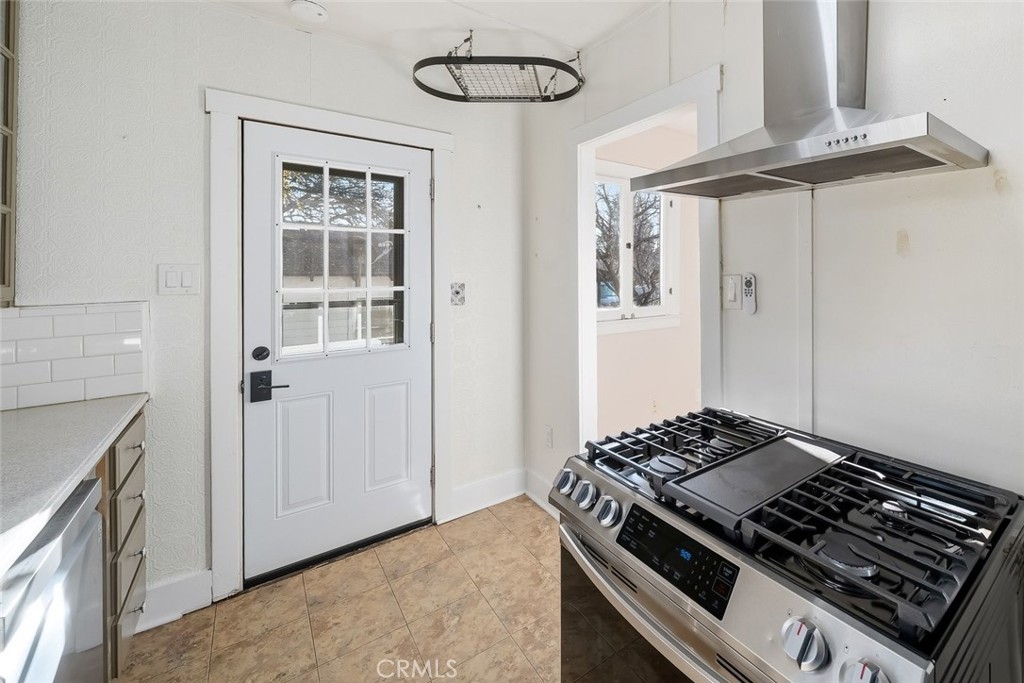 273 Pacific Avenue Paso Robles, CA 93446 - Photo 8 of 32 a stove top oven sitting inside of a kitchen