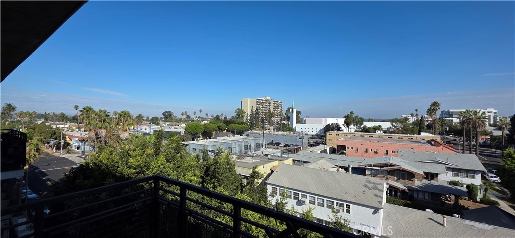 835 Locust Avenue, Unit 521 Long Beach, CA 90813 - Photo 8 of 18 a view of a balcony with many windows