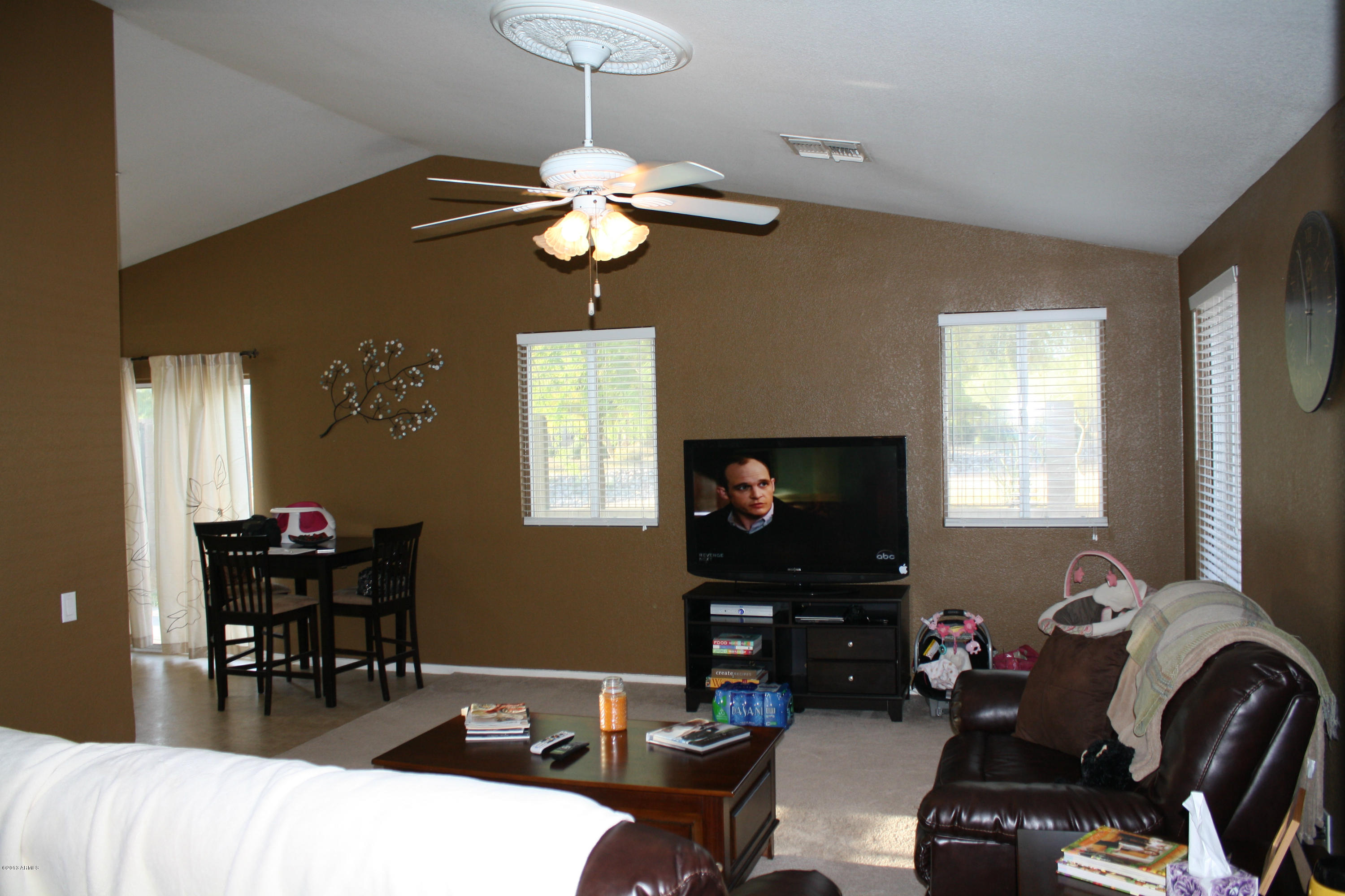 2010 West Renaissance Avenue Apache Junction, AZ 85120 - Photo 5 of 13 Great room