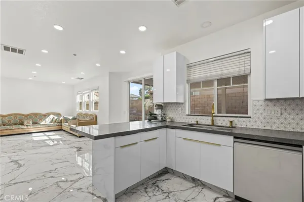 $749,900 | 6323 Echo Hills Lane, Fontana, CA 92336