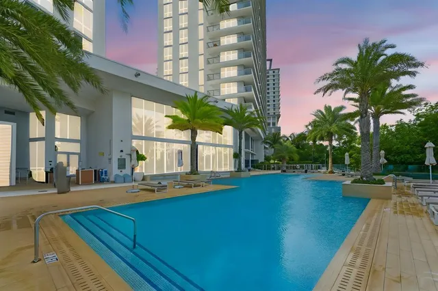$649,900 | 16385 Biscayne Boulevard, Unit 2516, North Miami Beach, FL 33160