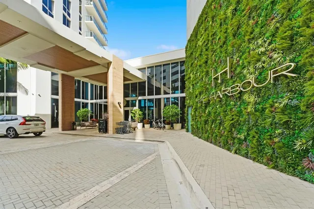 $649,900 | 16385 Biscayne Boulevard, Unit 2516, North Miami Beach, FL 33160