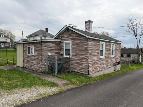 $30,000 | 126 Hogsett Street, Uniontown, PA 15401