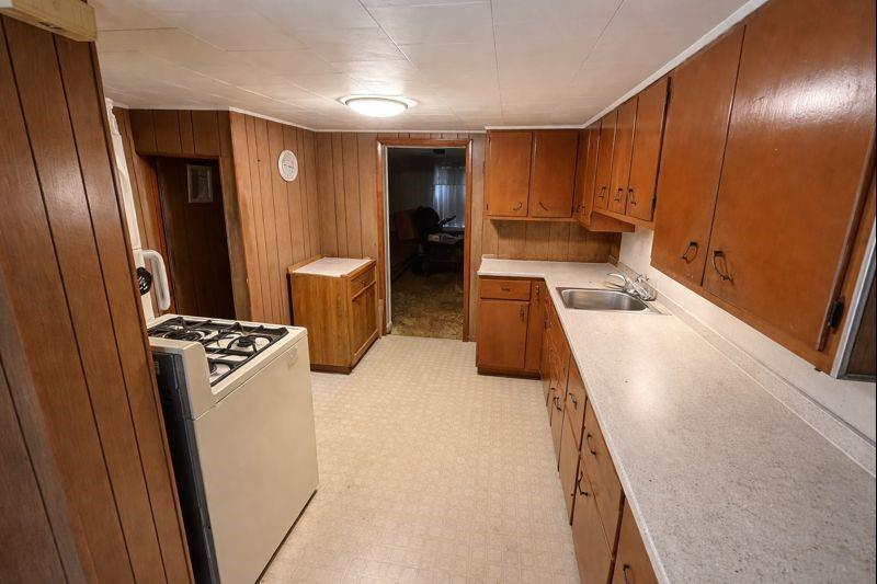 126 Hogsett Street Uniontown, PA 15401 - Photo 4 of 33