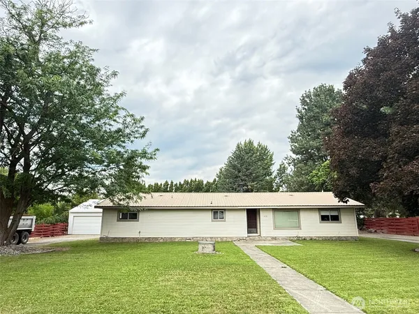 a house with swimming pool in front of it