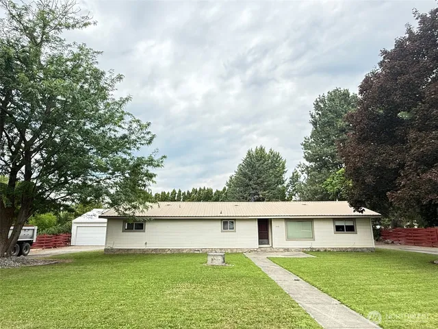 a house with swimming pool in front of it