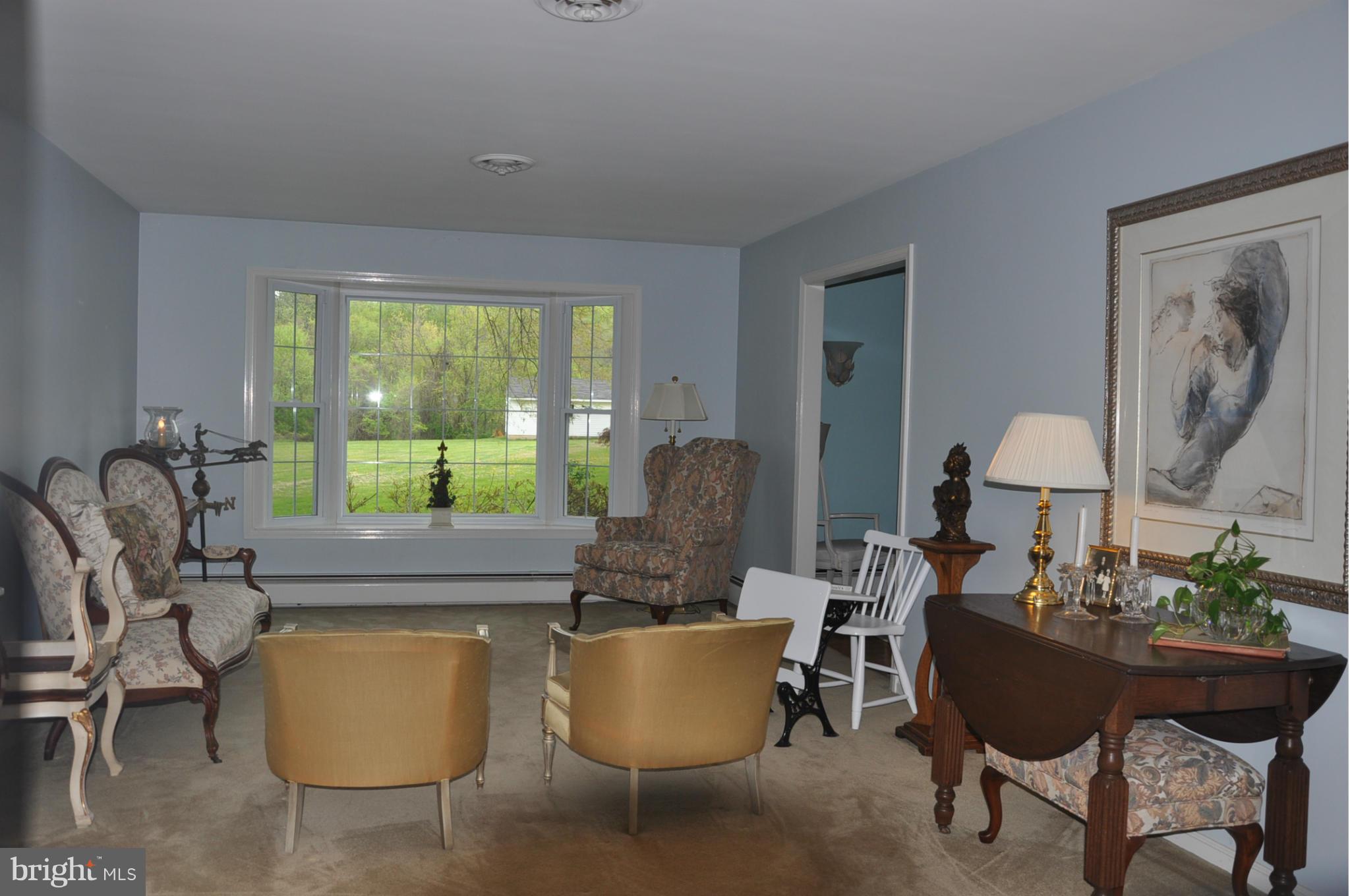 321 Norwood Road Silver Spring, MD 20905 - Photo 9 of 29 Living Room