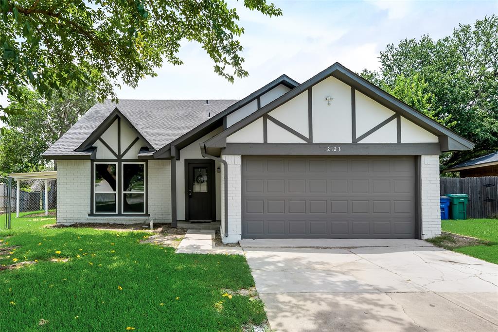a view of a house with a yard and garage