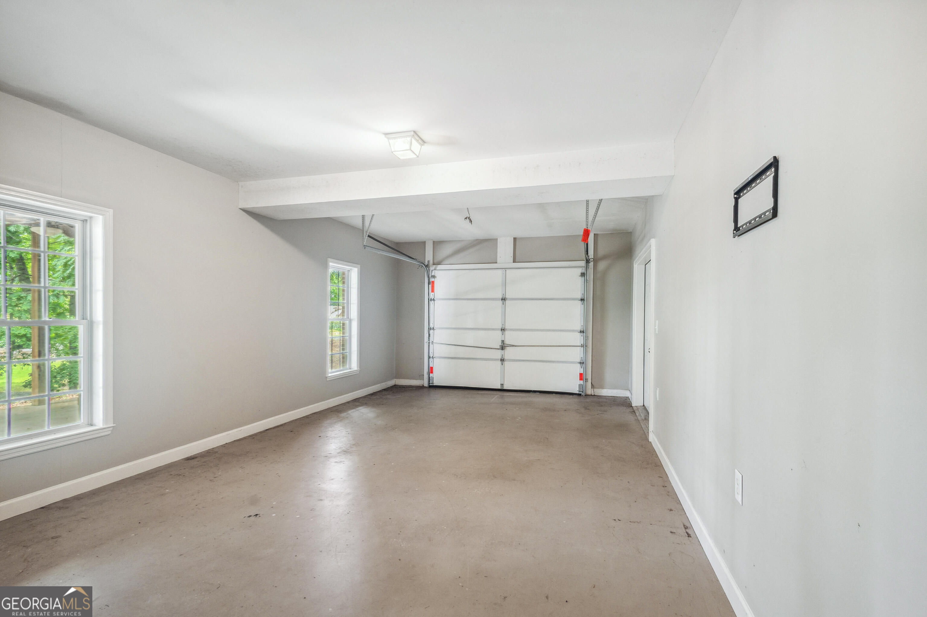 25 The Terrace Newnan, GA 30263 - Photo 32 of 58 an empty room with windows