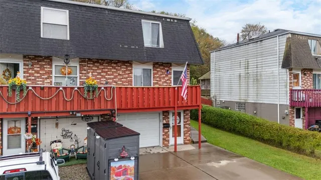 a street sign on a brick wall
