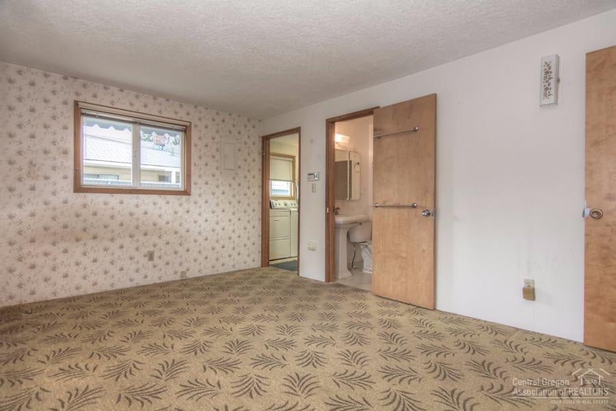 1046 Southwest 13th Street Redmond, OR 97756 - Photo 21 of 25 Gallery Image 21