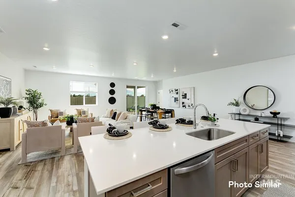 $471,900 | 6874 North Jaden Jones Avenue, Meridian, ID 83646