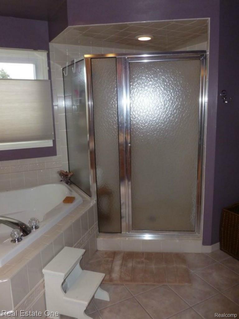 3875 Fawn Drive Rochester, MI 48306 - Photo 34 of 50 Master Bath Shower