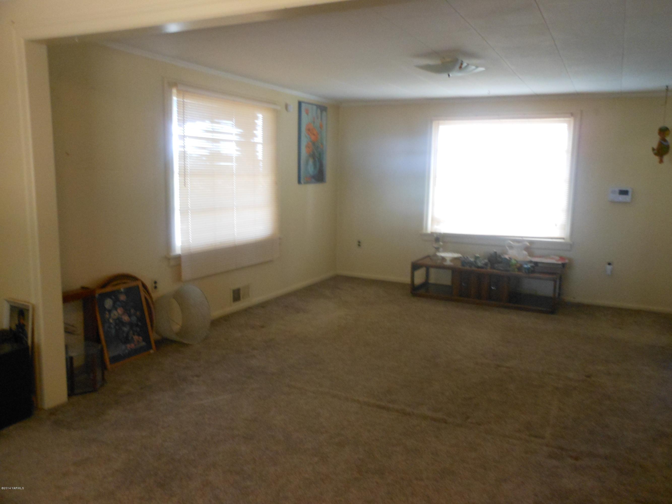 2921 Harrah Road Wapato, WA 98951 - Photo 3 of 29 an empty room with windows