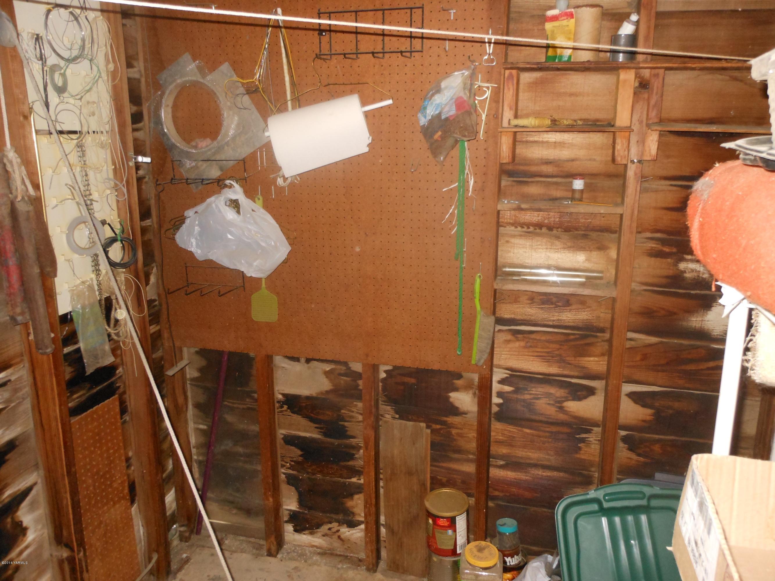 2921 Harrah Road Wapato, WA 98951 - Photo 29 of 29 a bathroom with a shower