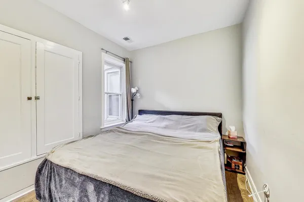 $2,350 | 2541 North California Avenue, Unit 3, Chicago, IL 60647
