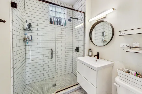 $2,350 | 2541 North California Avenue, Unit 3, Chicago, IL 60647