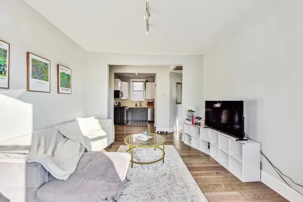 $2,350 | 2541 North California Avenue, Unit 3, Chicago, IL 60647