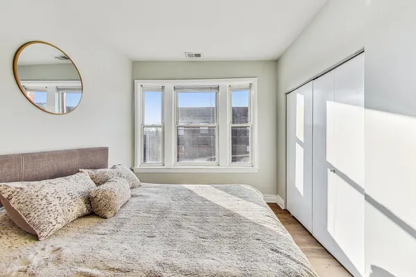 $2,350 | 2541 North California Avenue, Unit 3, Chicago, IL 60647