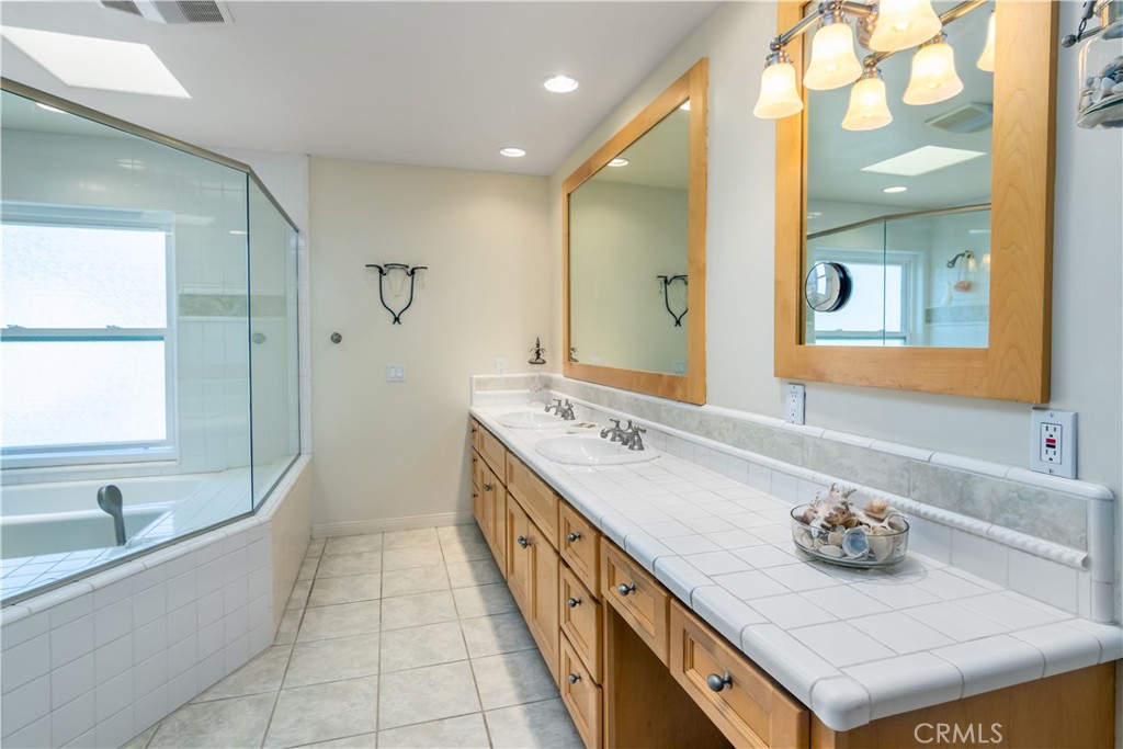 3491 Tapo Street Simi Valley, CA 93063 - Photo 25 of 34 Primary Bathroom