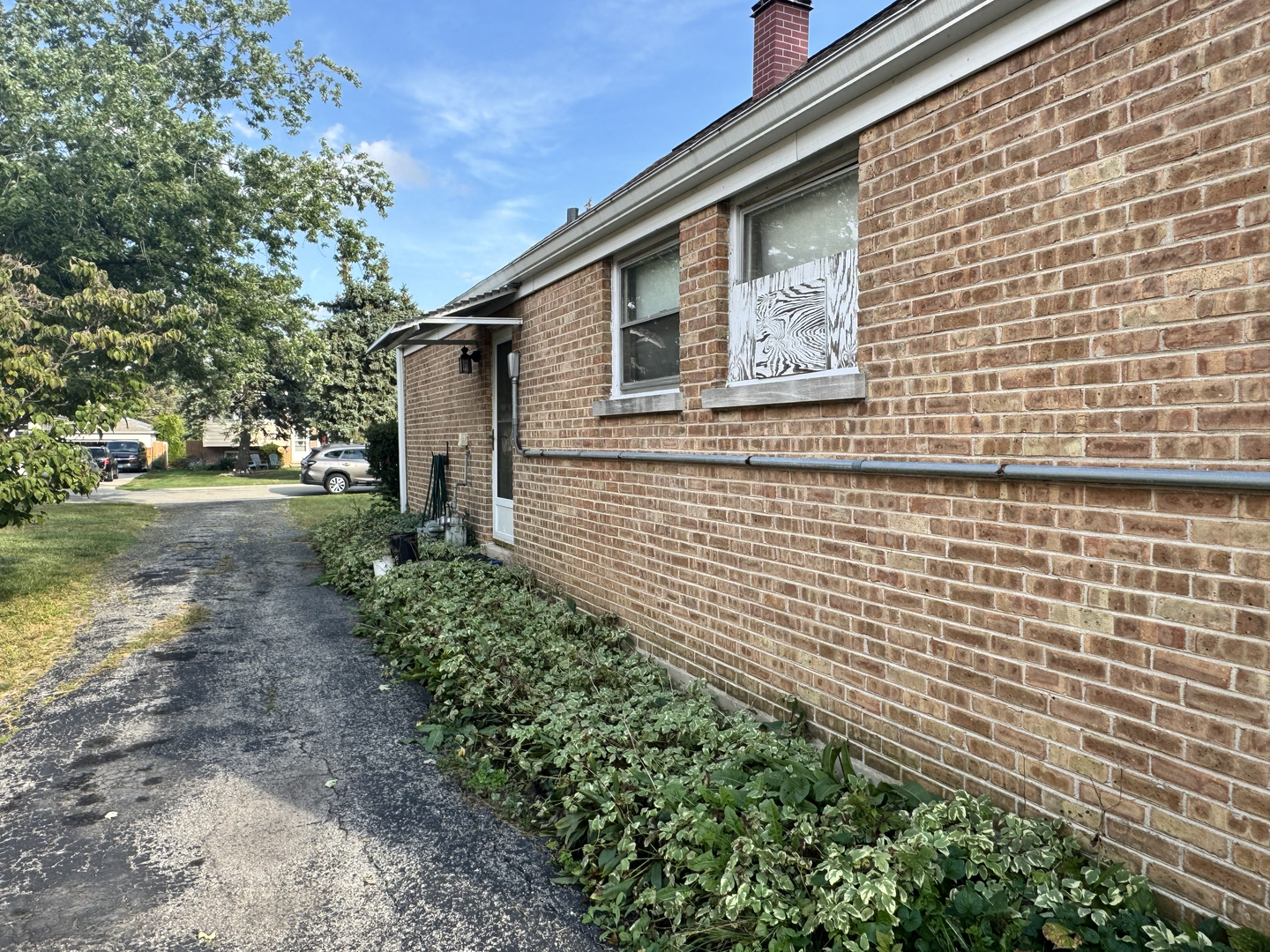 112 Iowa Avenue Addison, IL 60101 - Photo 12 of 16 a front view of a house with garden