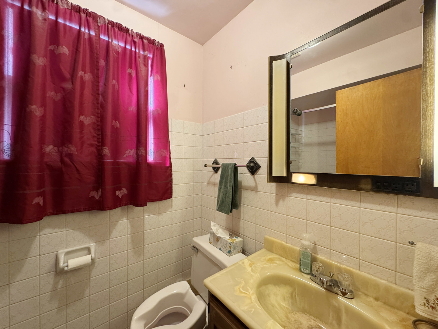 112 Iowa Avenue Addison, IL 60101 - Photo 6 of 16 a bathroom with a sink and a mirror