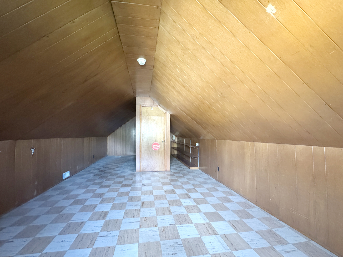 112 Iowa Avenue Addison, IL 60101 - Photo 9 of 16 a view of a hallway