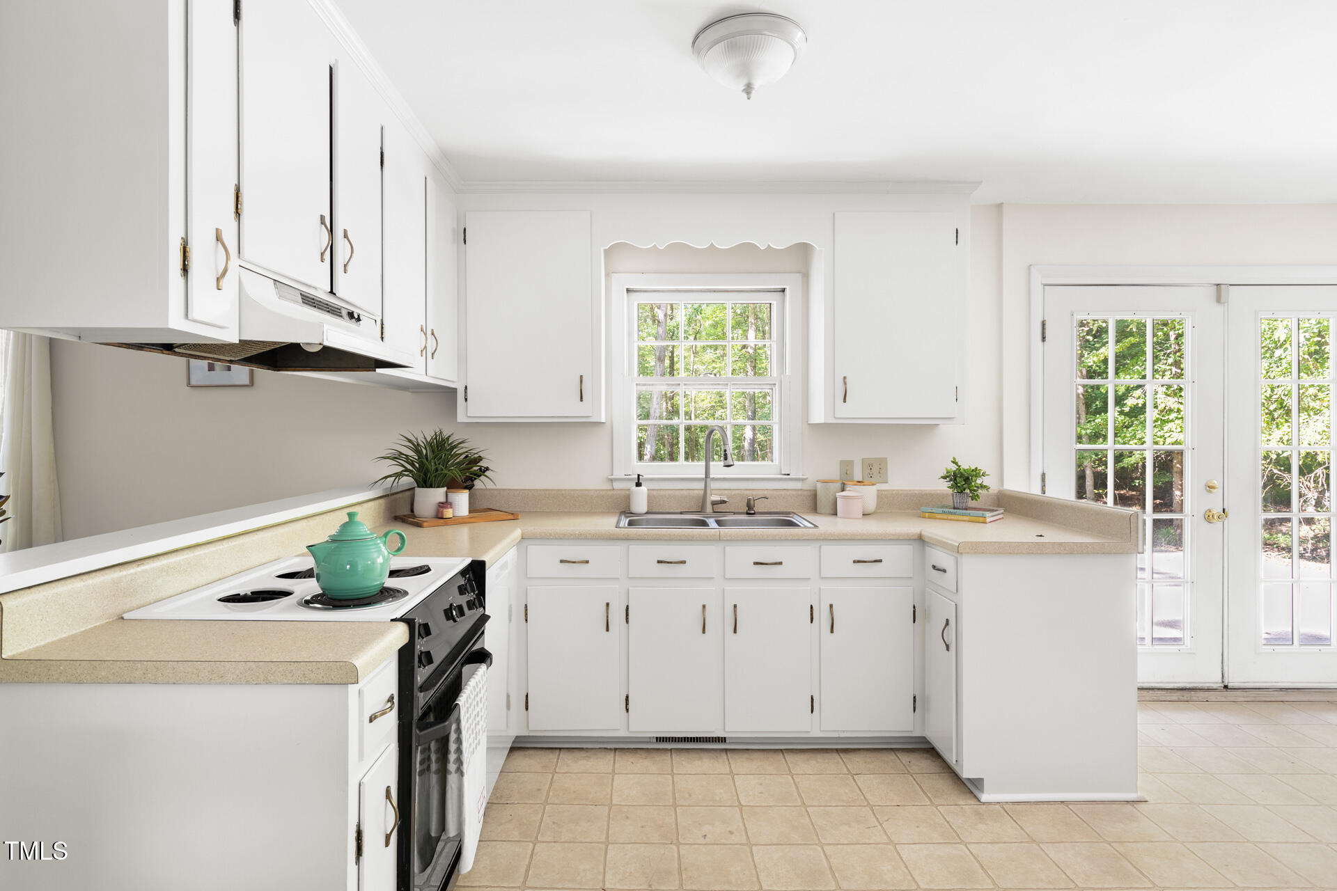 324 Woodhaven Road Chapel Hill, NC 27514 - Photo 10 of 32 a kitchen with a sink stove and window
