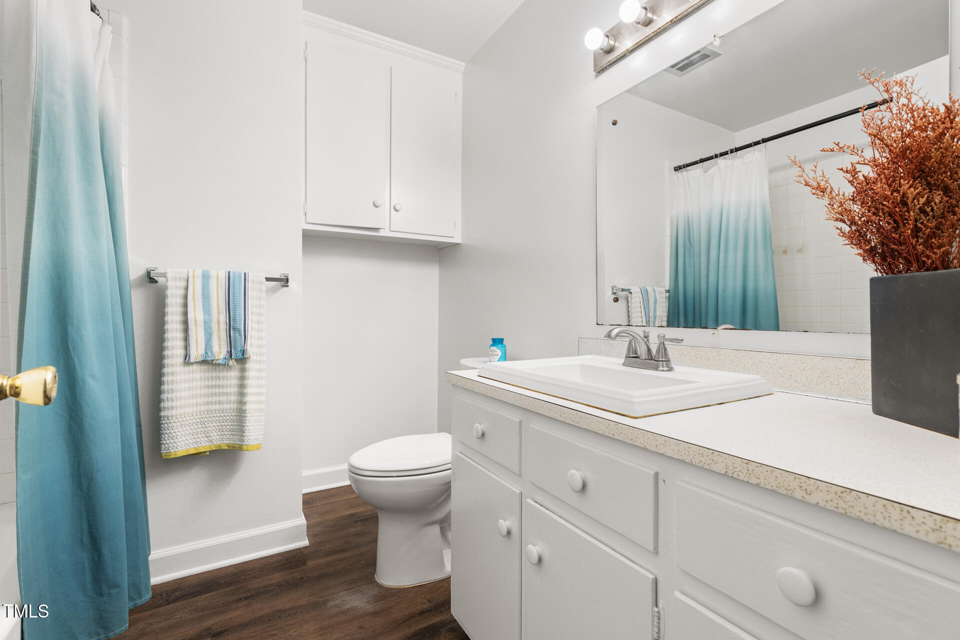 324 Woodhaven Road Chapel Hill, NC 27514 - Photo 25 of 32 a bathroom with a sink toilet and shower