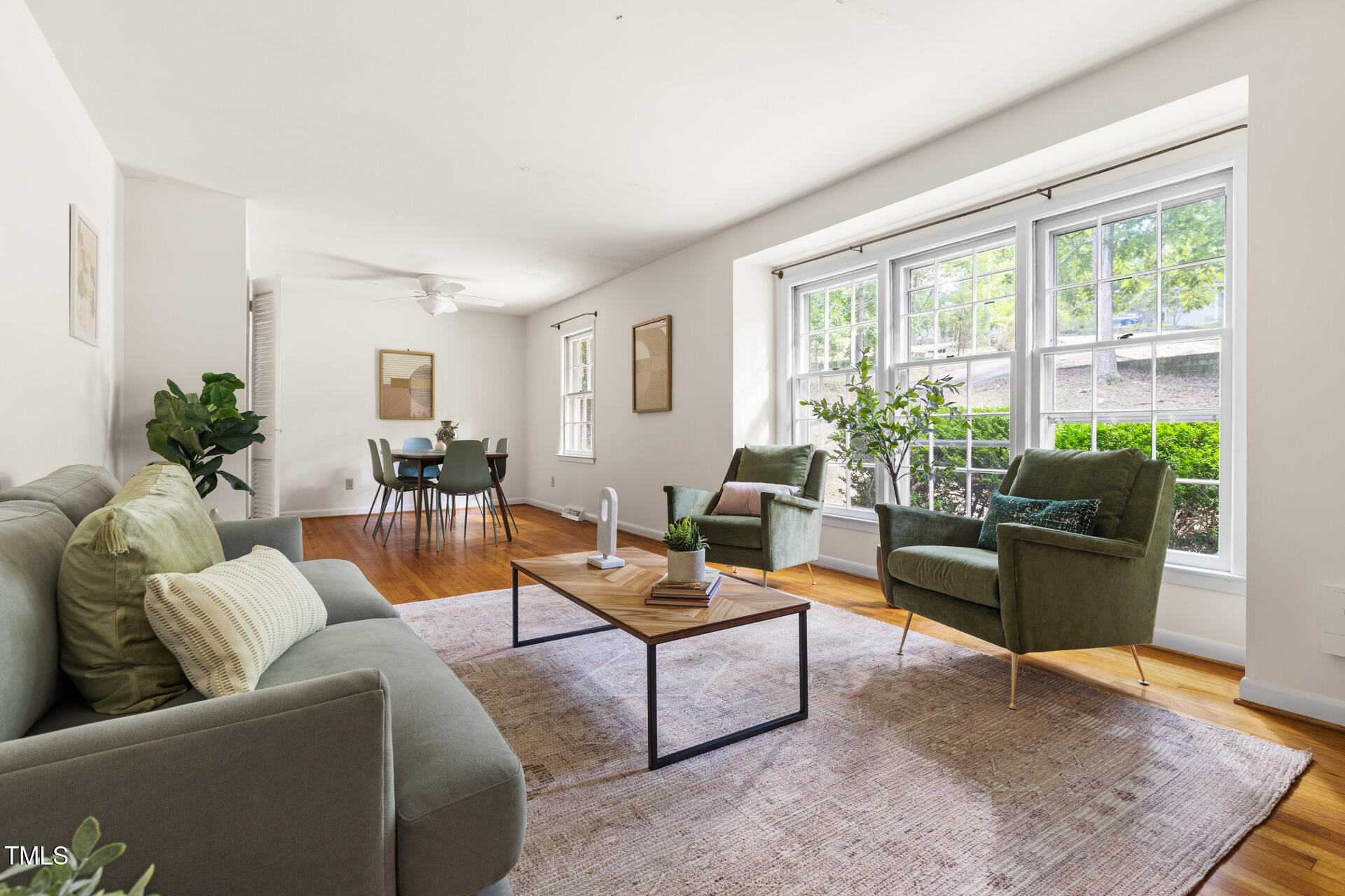 324 Woodhaven Road Chapel Hill, NC 27514 - Photo 5 of 32 a living room with furniture and a large window