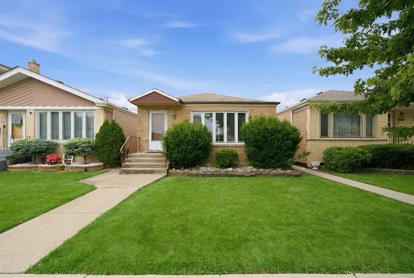 $305,000 | 6111 West 55th Street, Chicago, IL 60638