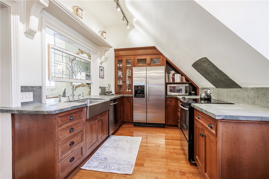 901 East Avenue, Unit D Rochester, NY 14607 - Photo 5 of 27