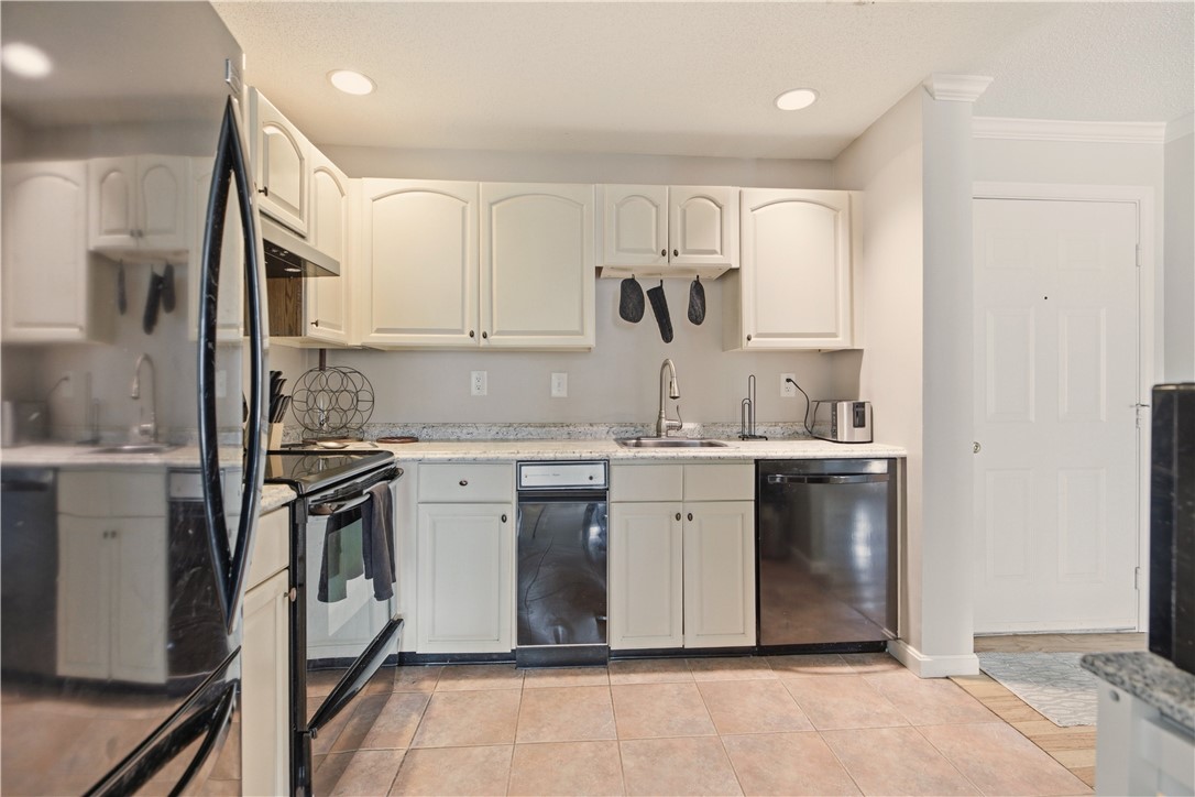 3524 West Shore Road Warwick, RI 02886 - Photo 4 of 21 Gallery Image 4