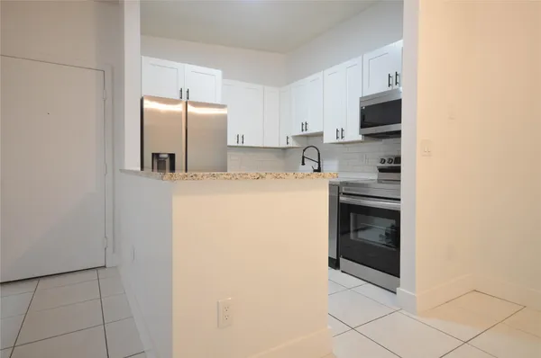 $2,050 | 9499 West McNab Road, Unit 208, Tamarac, FL 33321