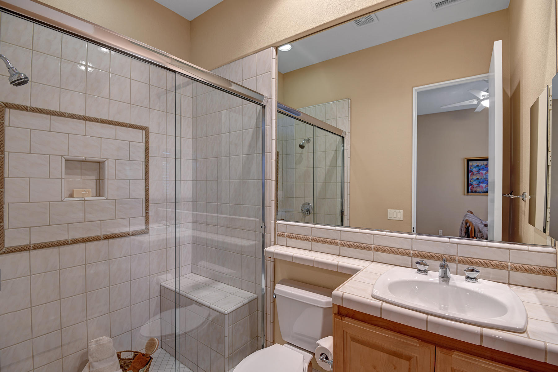 80448 Riviera La Quinta, CA 92253 - Photo 20 of 29 MIDDLE GUEST BEDROOM BATHROOM MLS