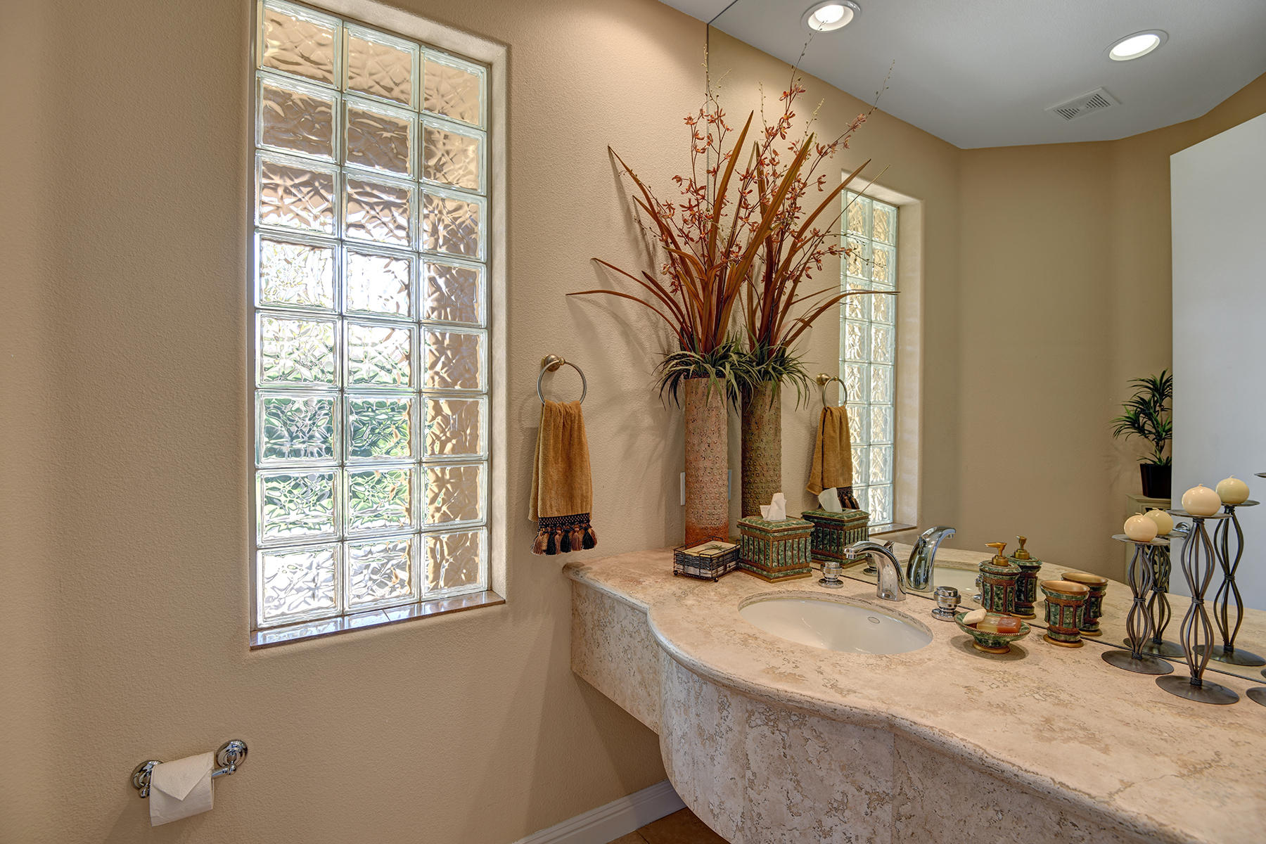80448 Riviera La Quinta, CA 92253 - Photo 21 of 29 POWDER ROOM MLS