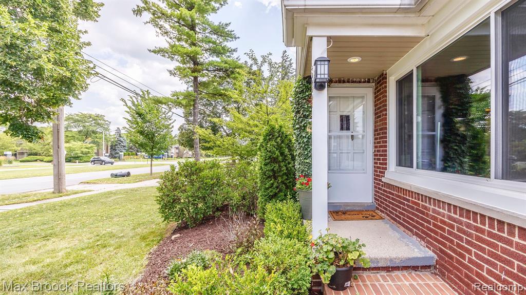 657 Coolidge Road Birmingham, MI 48009 - Photo 5 of 50 Gallery Image 5