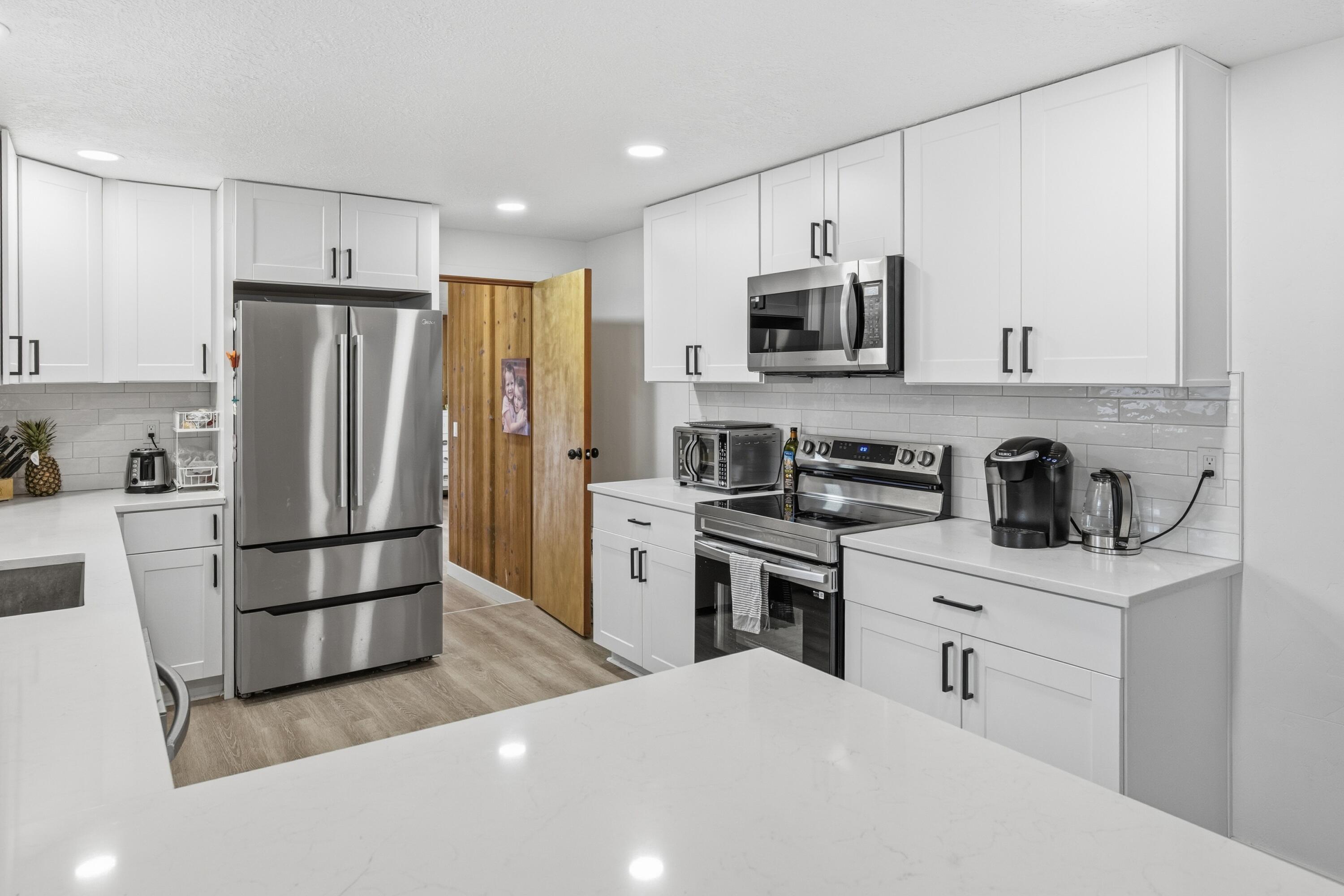 1915 Southwest 23rd Street Redmond, OR 97756 - Photo 10 of 22