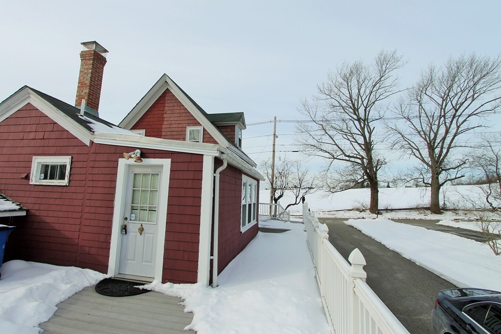 322 Ferry Road Haverhill, MA 01835 - Photo 3 of 12 Gallery Image 3